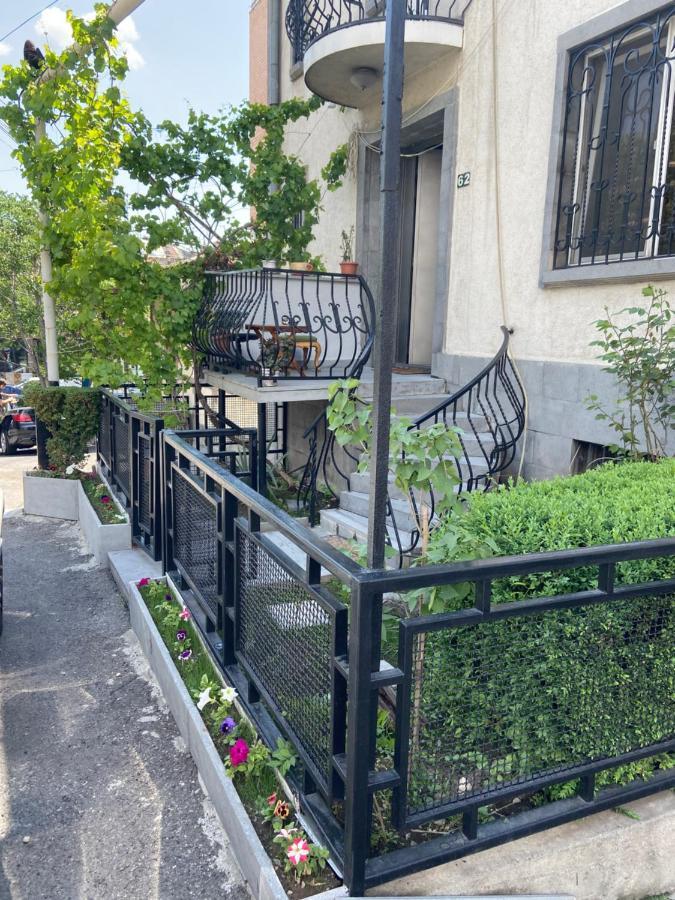 Elross Hotel Yerevan Exterior photo