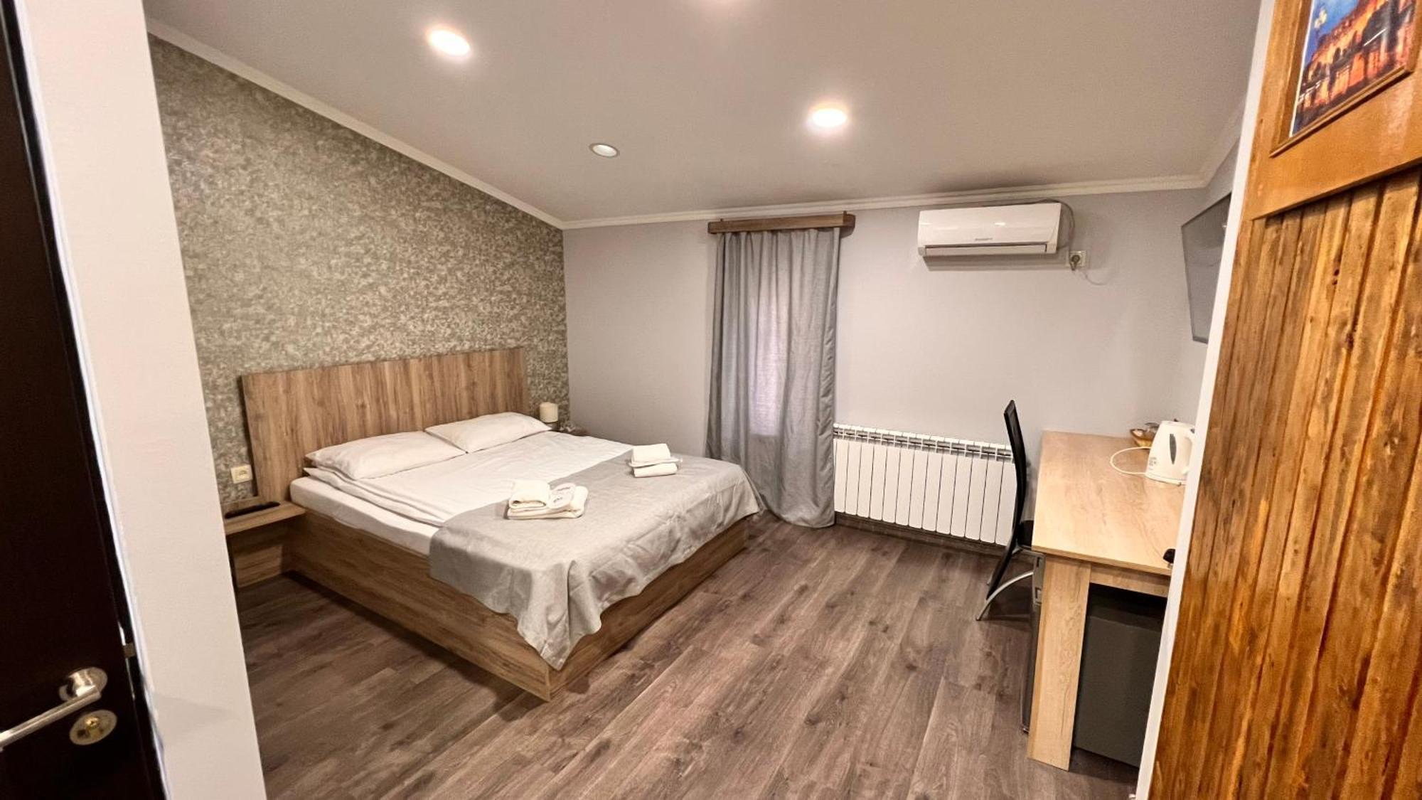 Elross Hotel Yerevan Exterior photo